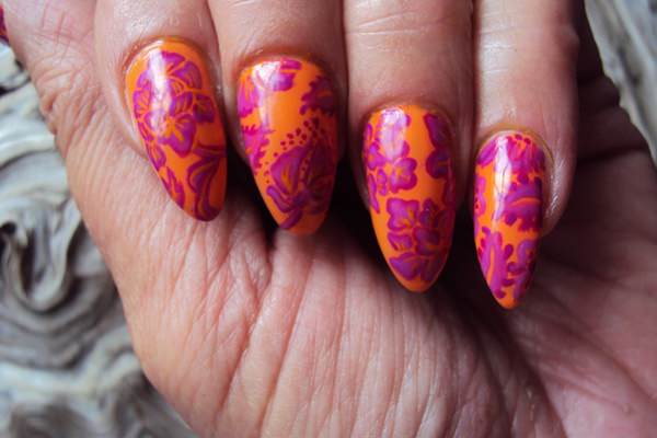 10220516-neon-nail-designs