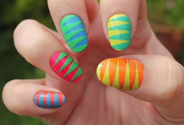 18220516-neon-nail-designs