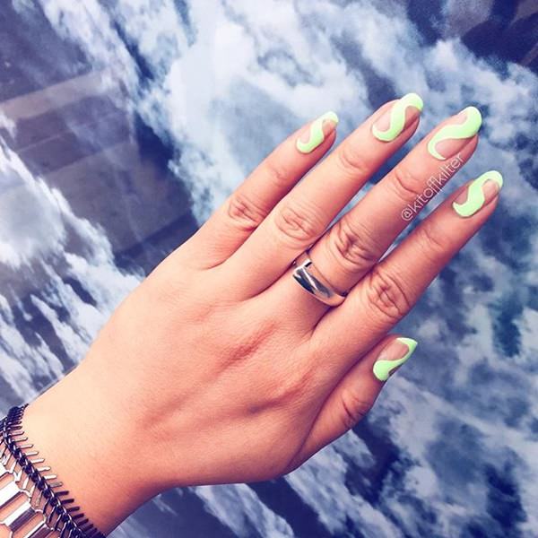 32220516-neon-nail-designs