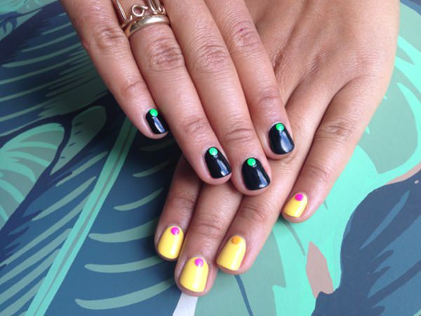 5220516-neon-nail-designs
