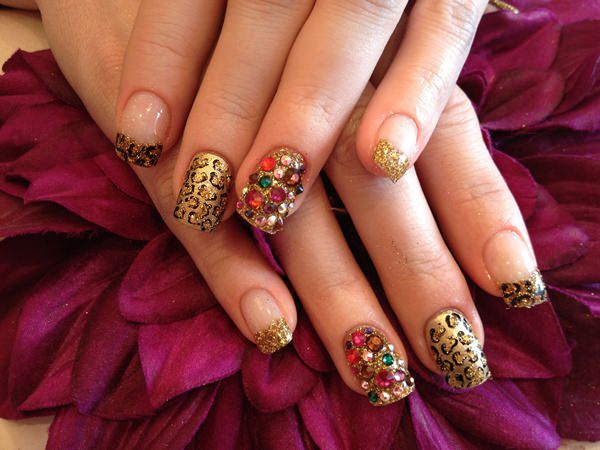 101050916-acrylic-nails-designs
