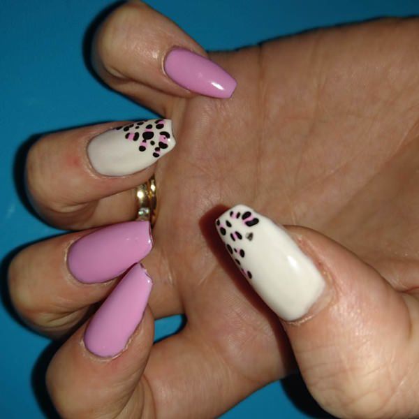 91050916-acrylic-nails-designs